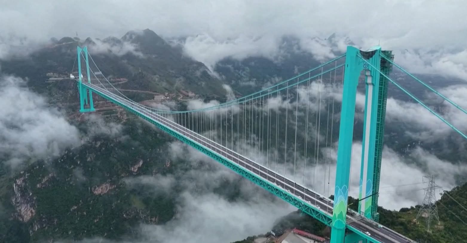 চীনের কুইচৌ প্রদেশে বিশ্বের সর্বোচ্চ সেতুর উদ্বোধন